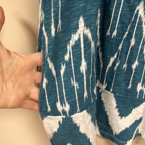 - Floreat gorgeous embroidered sleeveless top. Size S - Picture 6 of 8